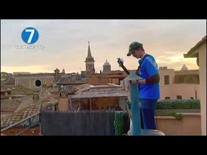 Watch L'ITALIA IN QUARANTENA: PIAZZA NAVONA 'INVASA' DALLE NOTE DI MORRICONE now