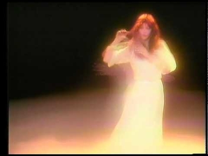 Посмотрите Kate Bush - Wuthering Heights - Official Music Video - Version 1