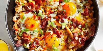 Egg, Hash Brown & Bacon Breakfast Skillet