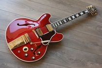 People recommend " Gibson ES-355  "