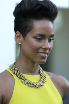 Find more info about Alicia Keys 